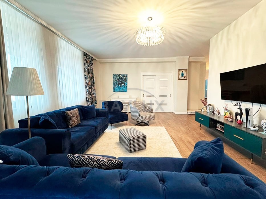 Apartment, 200 m² — Chavchavadze 4