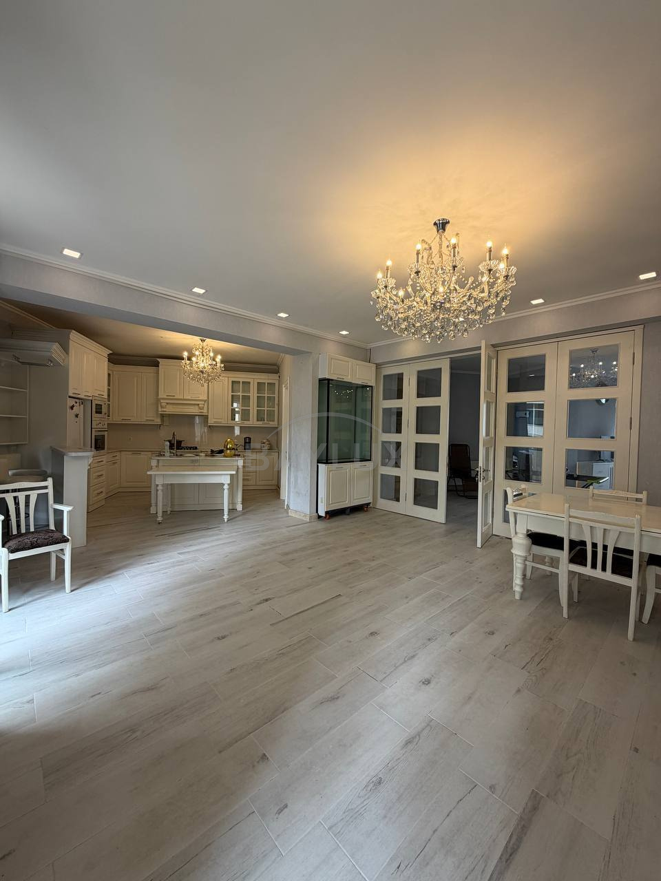 Apartment, 240 m² — Shartava