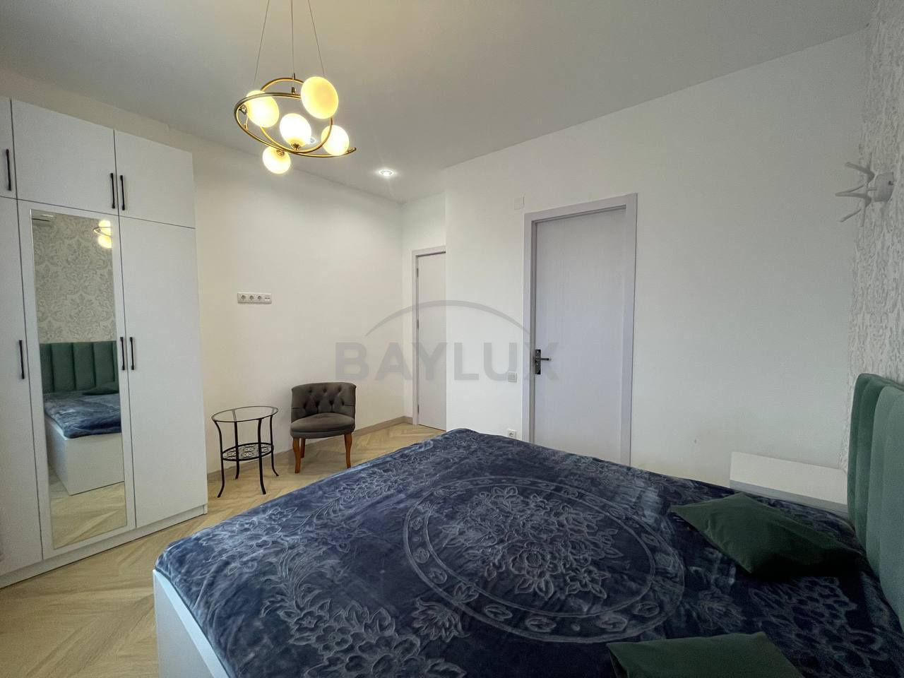 Commercial, 90 m² — Bagrationi 129
